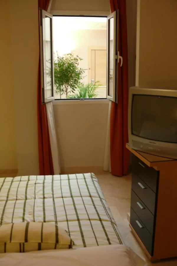 Hostal Albero By Eme Hoteles Sanlucar la Mayor 2*,